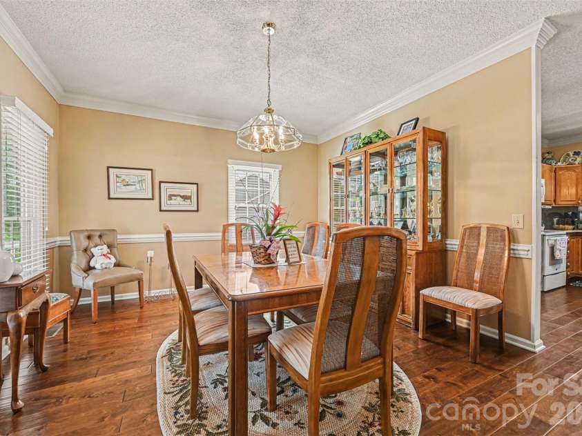 4051 Pinecrest Drive, Hickory, NC 28601.  MLS# CAR4372469, YatesRealty ID 17248. 