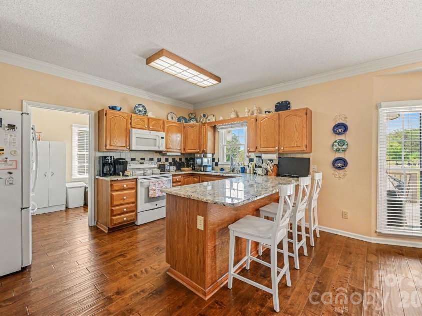 4051 Pinecrest Drive, Hickory, NC 28601.  MLS# CAR4372469, YatesRealty ID 17248. 