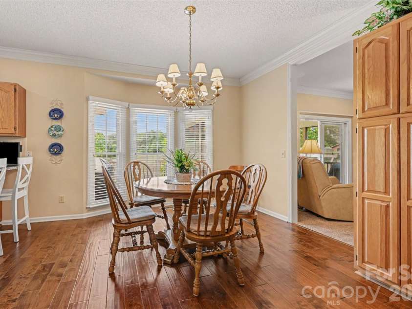 4051 Pinecrest Drive, Hickory, NC 28601.  MLS# CAR4372469, YatesRealty ID 17248. 