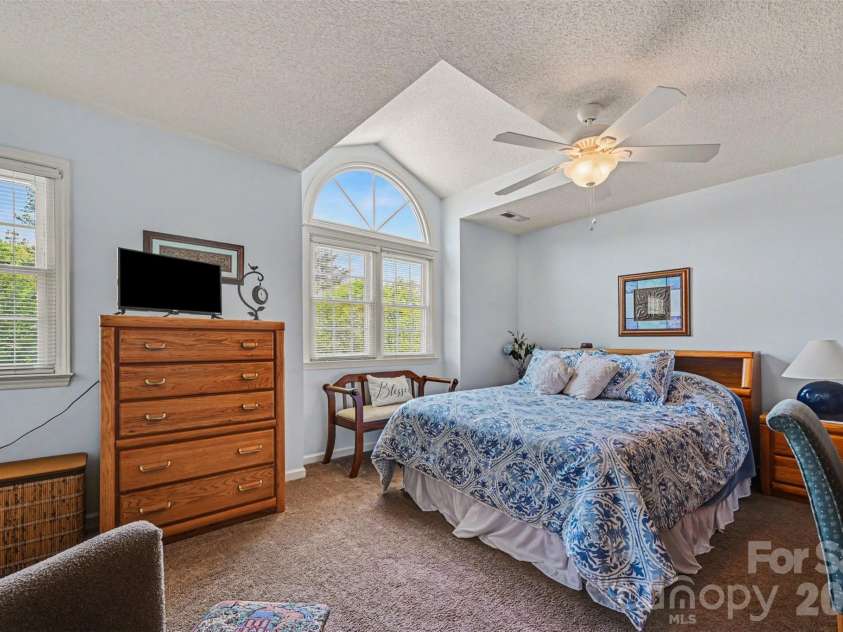 4051 Pinecrest Drive, Hickory, NC 28601.  MLS# CAR4372469, YatesRealty ID 17248. 