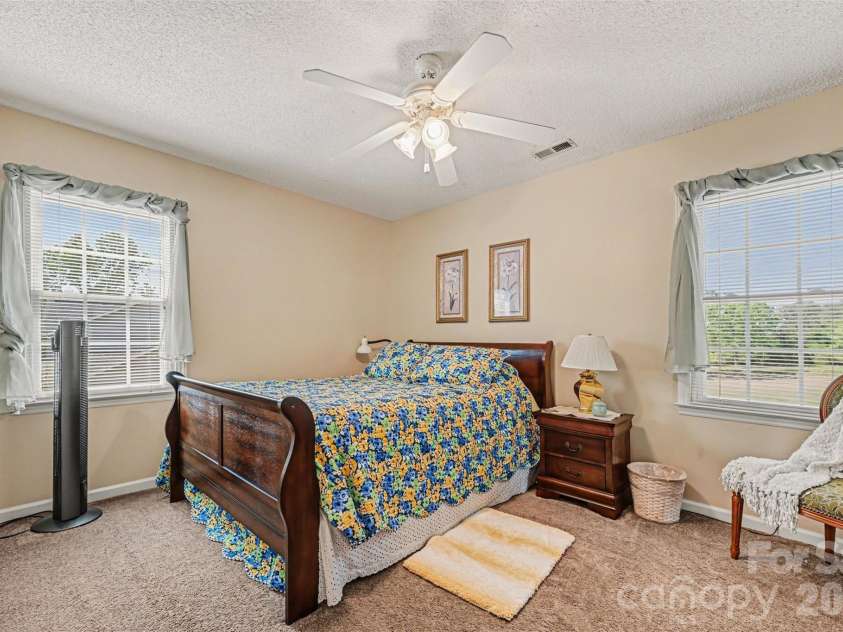 4051 Pinecrest Drive, Hickory, NC 28601.  MLS# CAR4372469, YatesRealty ID 17248. 