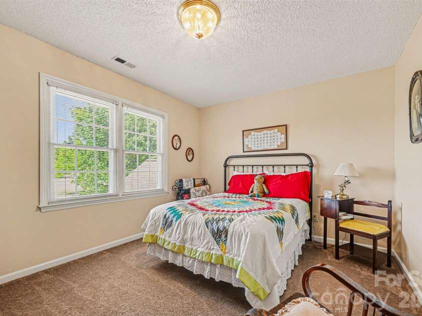 4051 Pinecrest Drive, Hickory, NC 28601.  MLS# CAR4372469, YatesRealty ID 17248. 