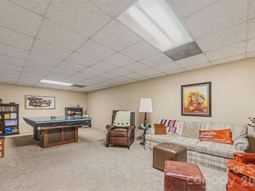 4051 Pinecrest Drive, Hickory, NC 28601.  MLS# CAR4372469, YatesRealty ID 17248. 