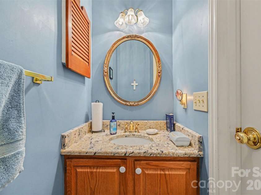 4051 Pinecrest Drive, Hickory, NC 28601.  MLS# CAR4372469, YatesRealty ID 17248. 