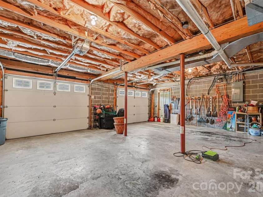 4051 Pinecrest Drive, Hickory, NC 28601.  MLS# CAR4372469, YatesRealty ID 17248. 