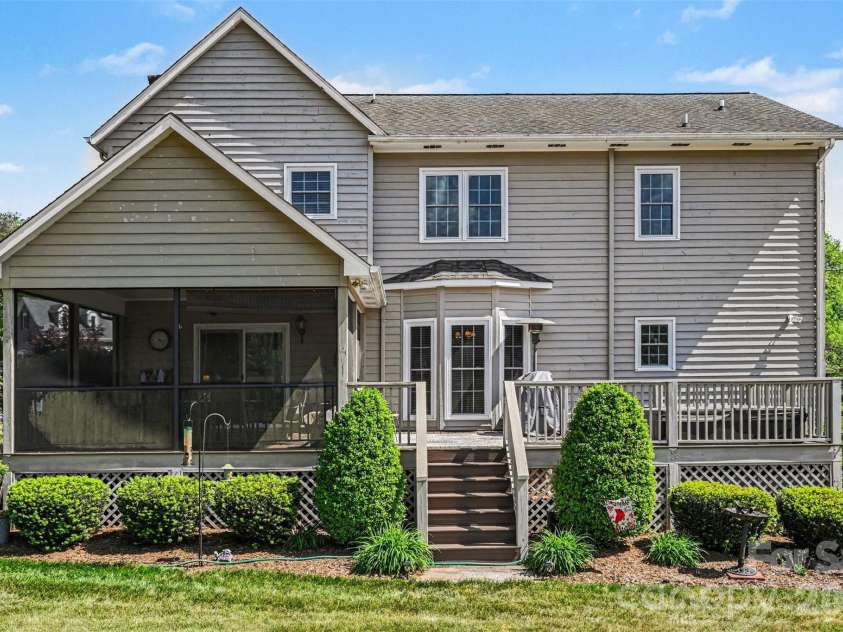 4051 Pinecrest Drive, Hickory, NC 28601.  MLS# CAR4372469, YatesRealty ID 17248. 
