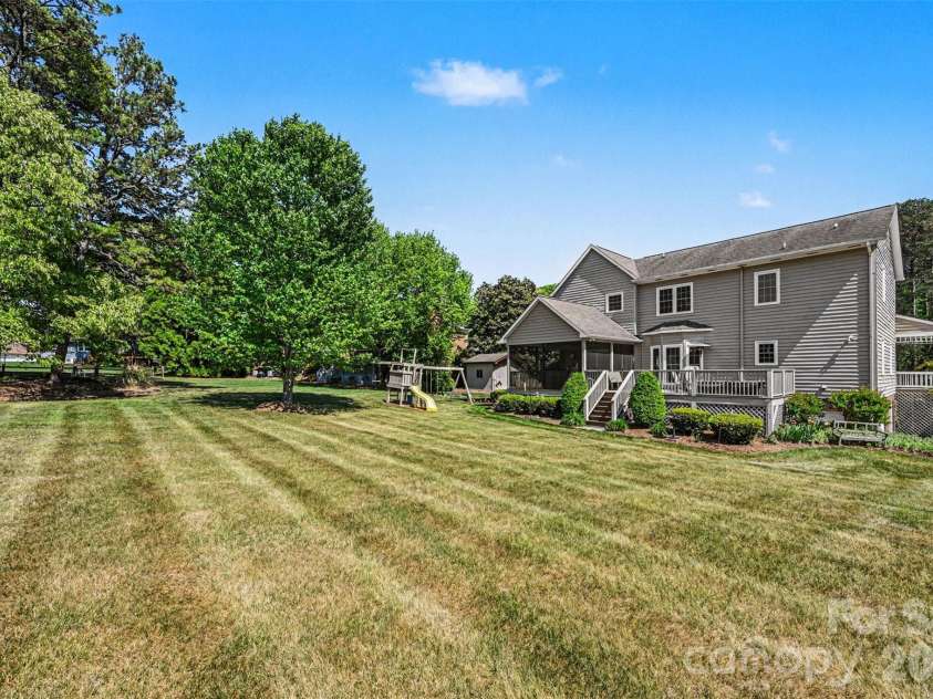 4051 Pinecrest Drive, Hickory, NC 28601.  MLS# CAR4372469, YatesRealty ID 17248. 