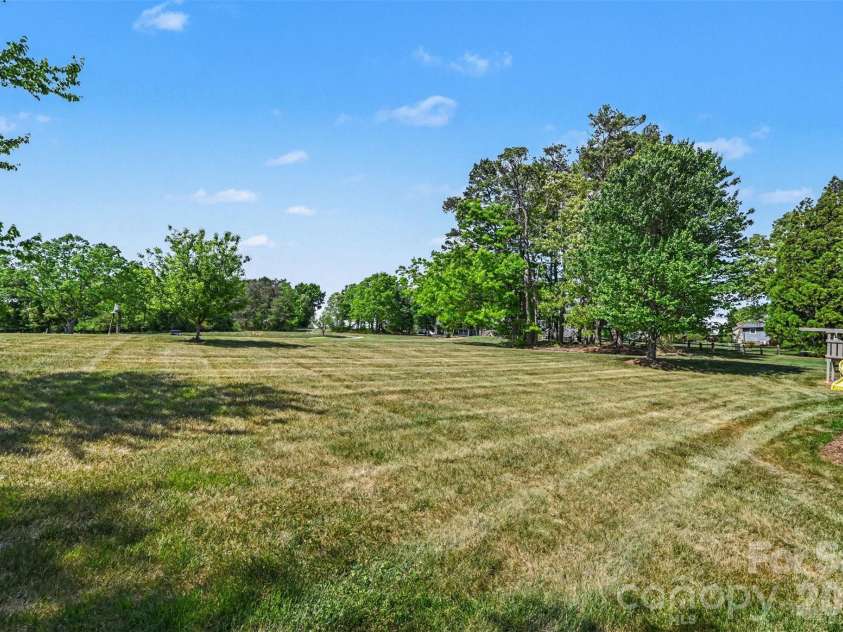 4051 Pinecrest Drive, Hickory, NC 28601.  MLS# CAR4372469, YatesRealty ID 17248. 