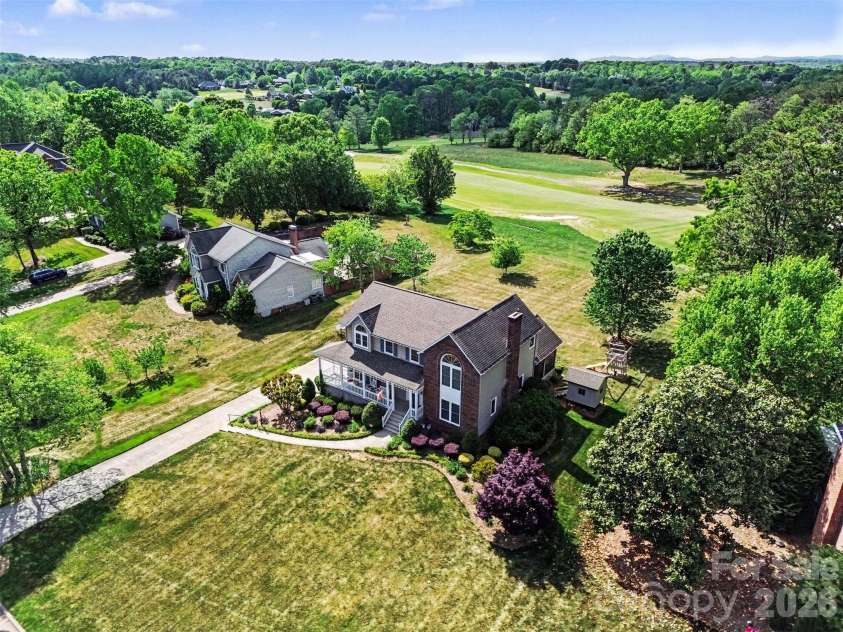4051 Pinecrest Drive, Hickory, NC 28601.  MLS# CAR4372469, YatesRealty ID 17248. 