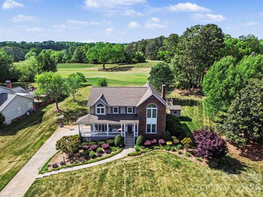 4051 Pinecrest Drive, Hickory, NC 28601.  MLS# CAR4372469, YatesRealty ID 17248. 