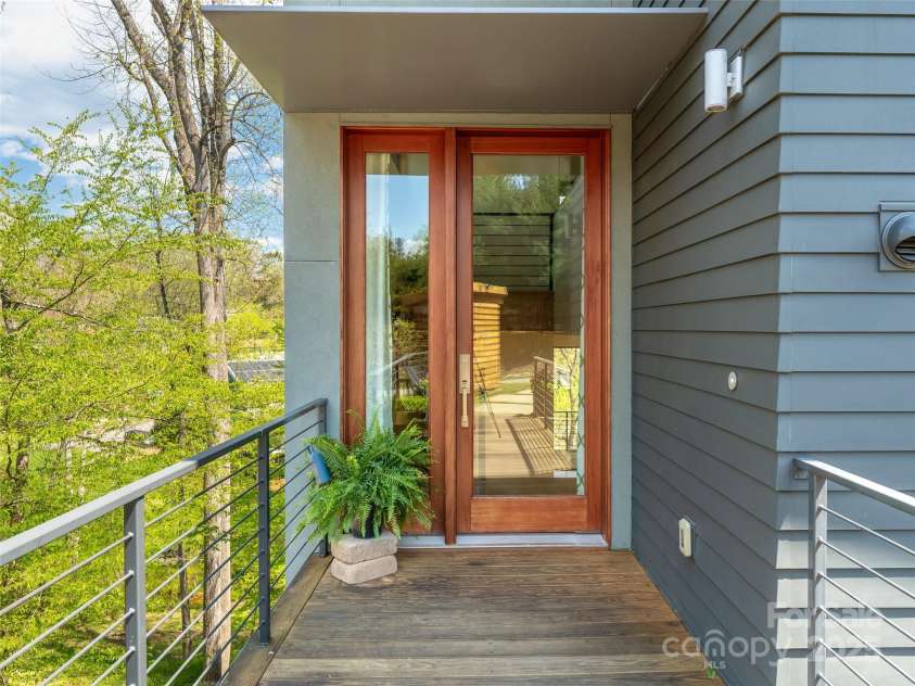 51 Shelburne Woods Drive, Asheville, NC 28806.  MLS# CAR4247776, YatesRealty ID 17248. 