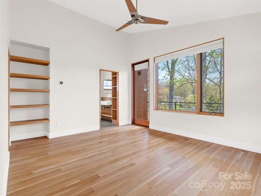 51 Shelburne Woods Drive, Asheville, NC 28806.  MLS# CAR4247776, YatesRealty ID 17248. 