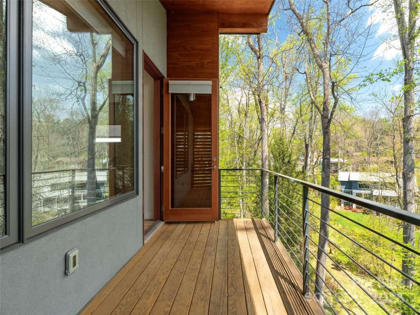 51 Shelburne Woods Drive, Asheville, NC 28806.  MLS# CAR4247776, YatesRealty ID 17248. 