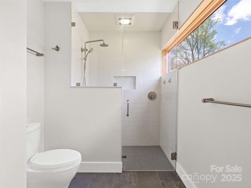 51 Shelburne Woods Drive, Asheville, NC 28806.  MLS# CAR4247776, YatesRealty ID 17248. 