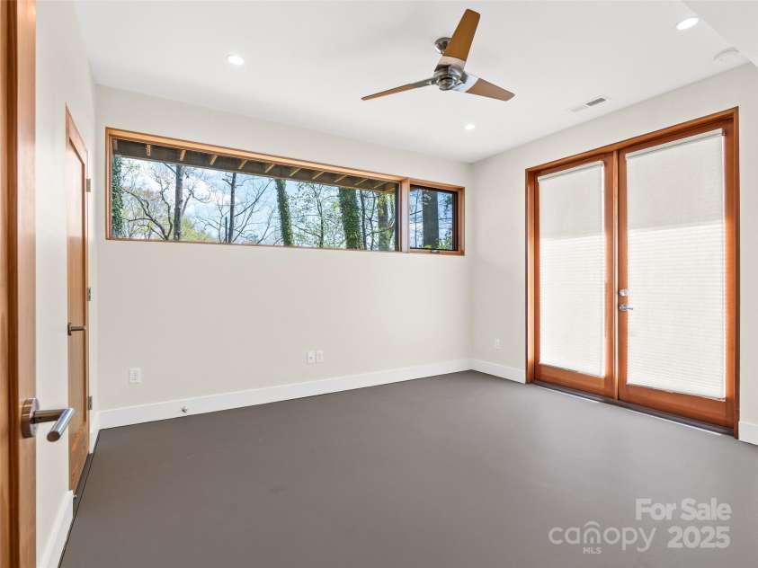 51 Shelburne Woods Drive, Asheville, NC 28806.  MLS# CAR4247776, YatesRealty ID 17248. 