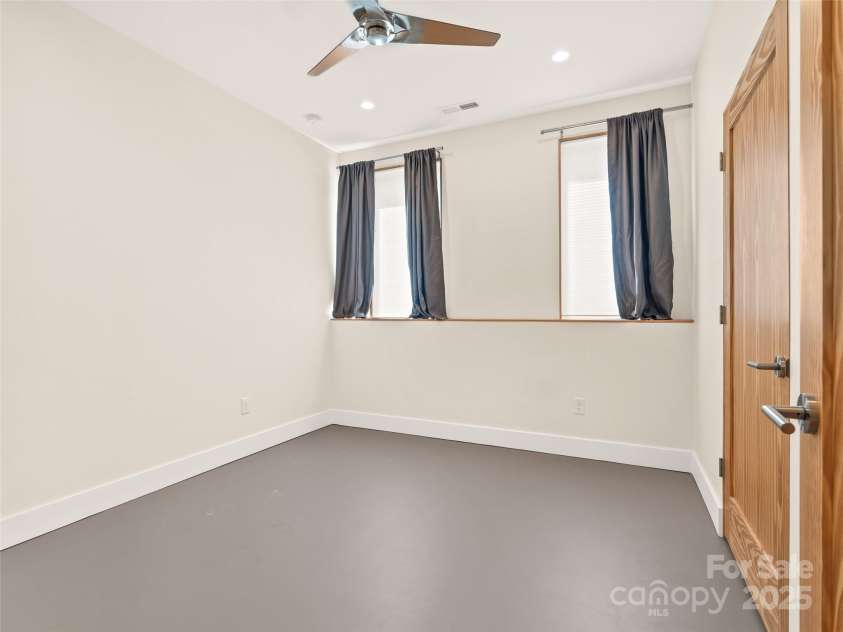 51 Shelburne Woods Drive, Asheville, NC 28806.  MLS# CAR4247776, YatesRealty ID 17248. 