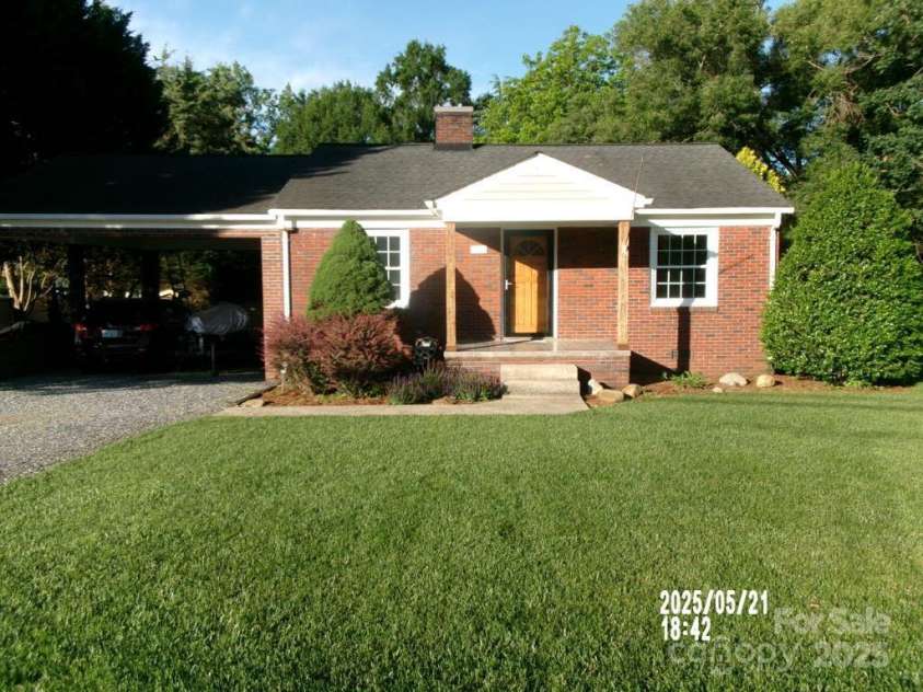 2357 28th Street, Hickory, NC 28601.  MLS# CAR4260047, YatesRealty ID 17249. 