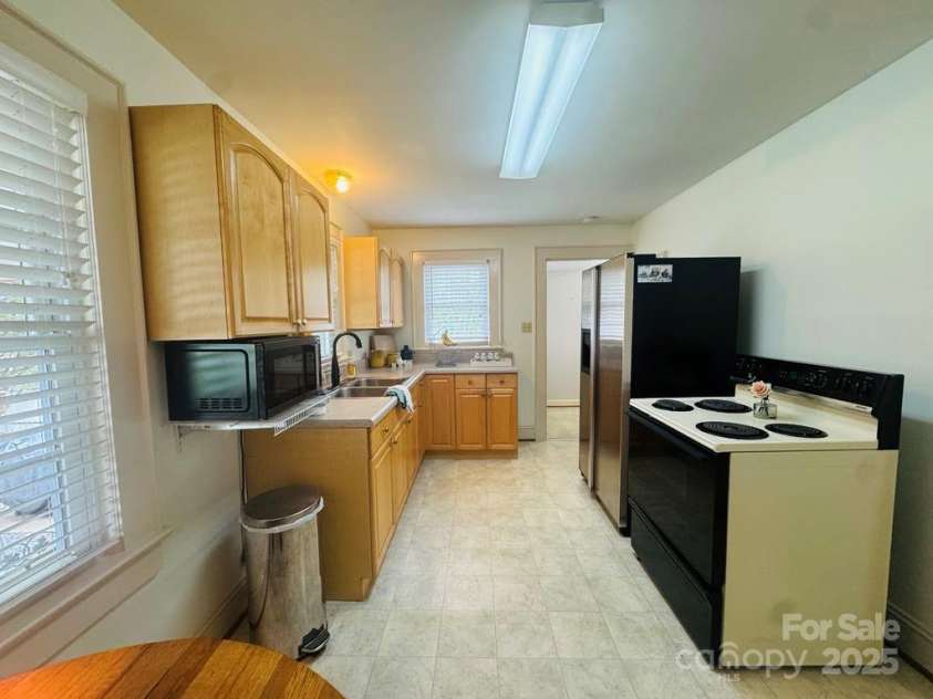 2357 28th Street, Hickory, NC 28601.  MLS# CAR4260047, YatesRealty ID 17249. 