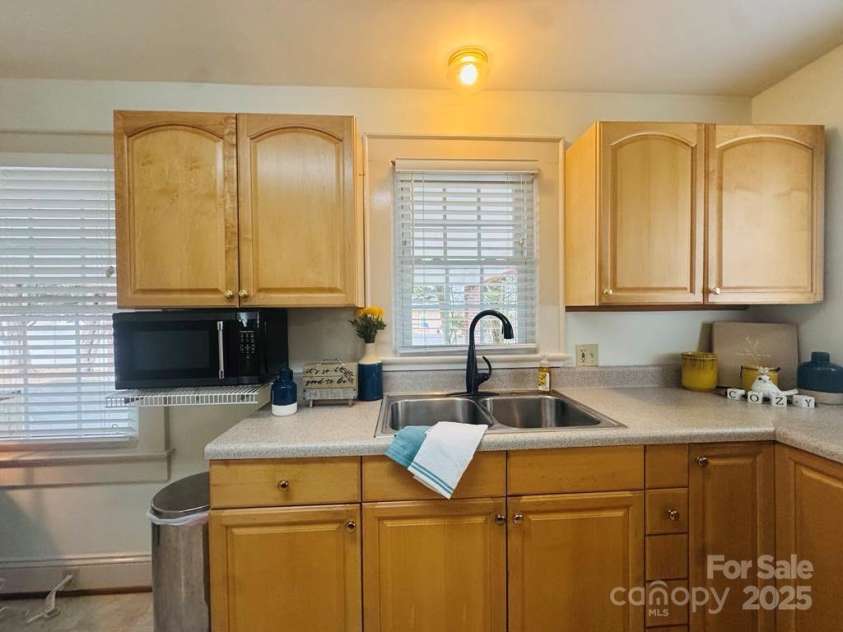 2357 28th Street, Hickory, NC 28601.  MLS# CAR4260047, YatesRealty ID 17249. 