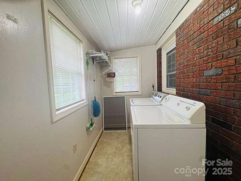 2357 28th Street, Hickory, NC 28601.  MLS# CAR4260047, YatesRealty ID 17249. 