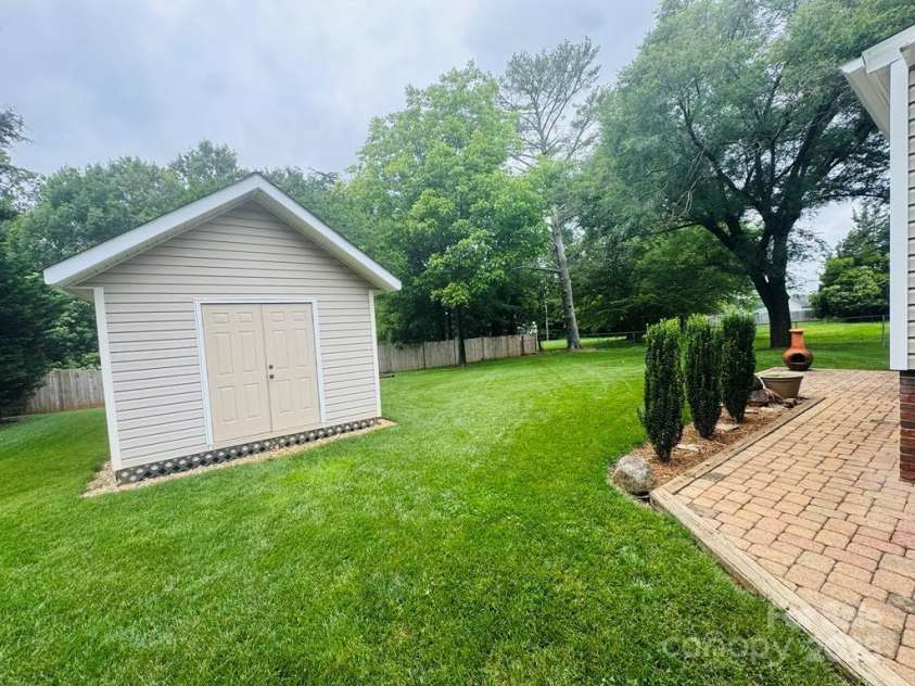 2357 28th Street, Hickory, NC 28601.  MLS# CAR4260047, YatesRealty ID 17249. 