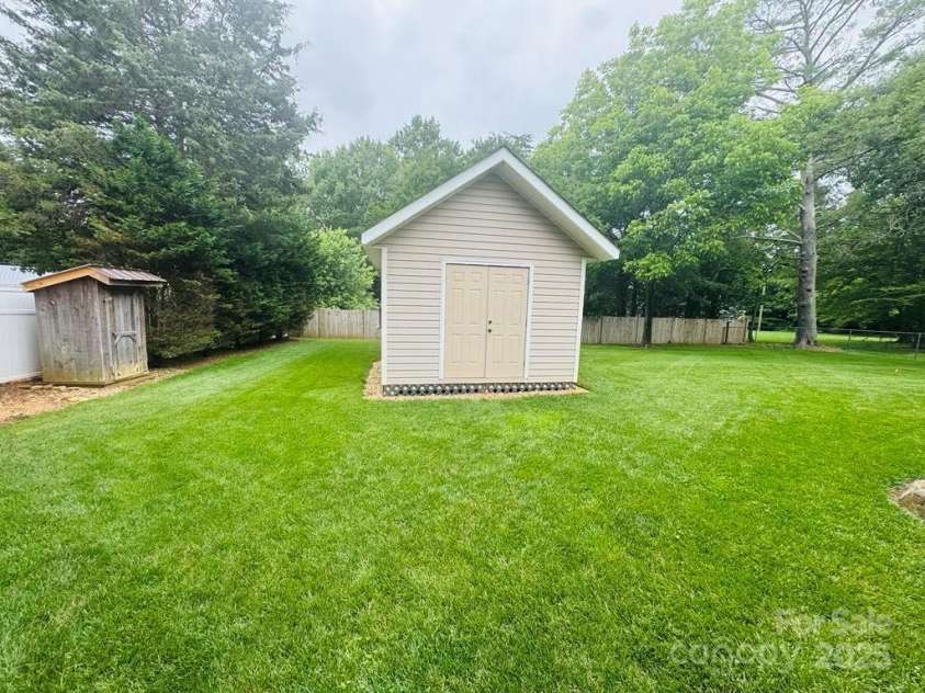 2357 28th Street, Hickory, NC 28601.  MLS# CAR4260047, YatesRealty ID 17249. 