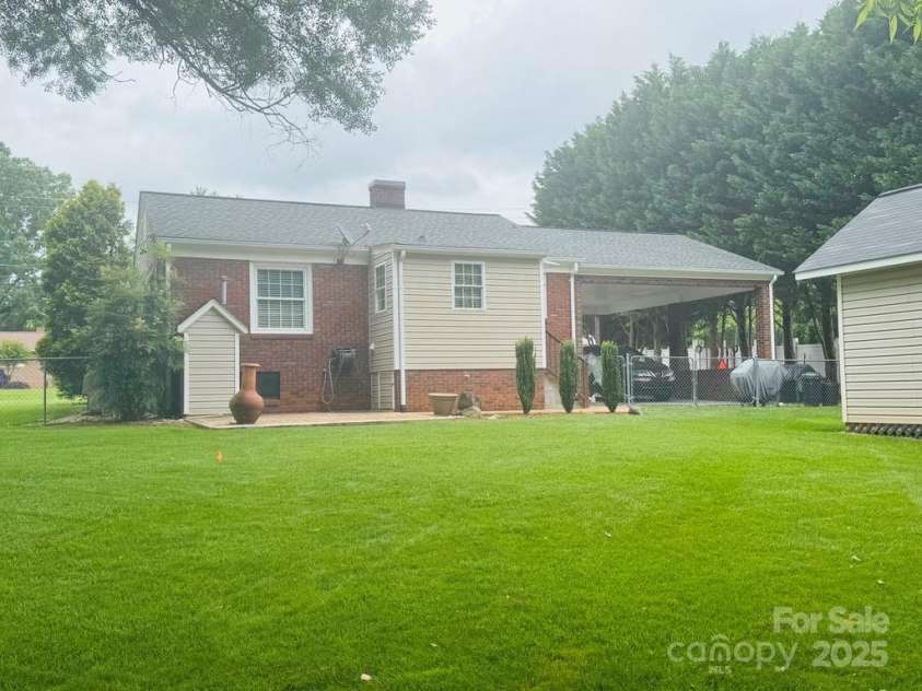 2357 28th Street, Hickory, NC 28601.  MLS# CAR4260047, YatesRealty ID 17249. 