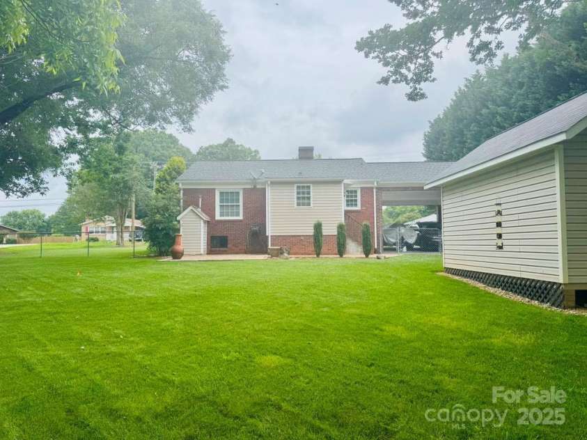 2357 28th Street, Hickory, NC 28601.  MLS# CAR4260047, YatesRealty ID 17249. 