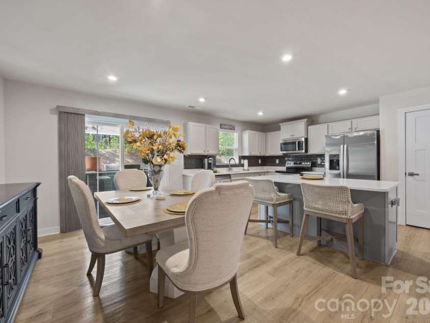 439 Grandiflora Avenue, Lancaster, SC 29720.  MLS# CAR4373456, YatesRealty ID 17249. Breakfast Area