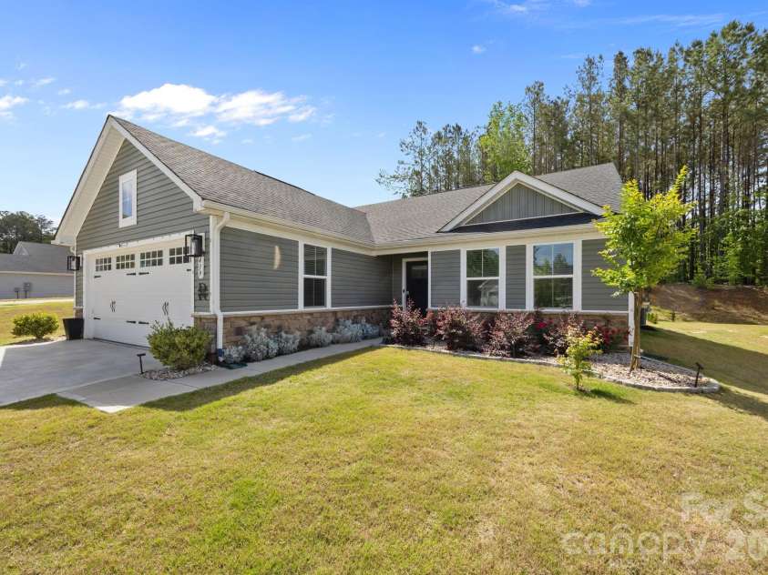 439 Grandiflora Avenue, Lancaster, SC 29720.  MLS# CAR4373456, YatesRealty ID 17249. Corner Lot!