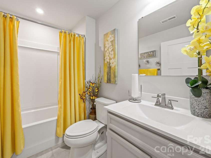 439 Grandiflora Avenue, Lancaster, SC 29720.  MLS# CAR4373456, YatesRealty ID 17249. Hall Bath