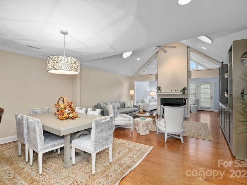 54 Lake Pointe Circle, Hendersonville, NC 28792.  MLS# CAR4323062, YatesRealty ID 1725. 