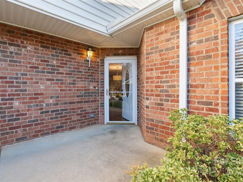 54 Lake Pointe Circle, Hendersonville, NC 28792.  MLS# CAR4323062, YatesRealty ID 1725. 