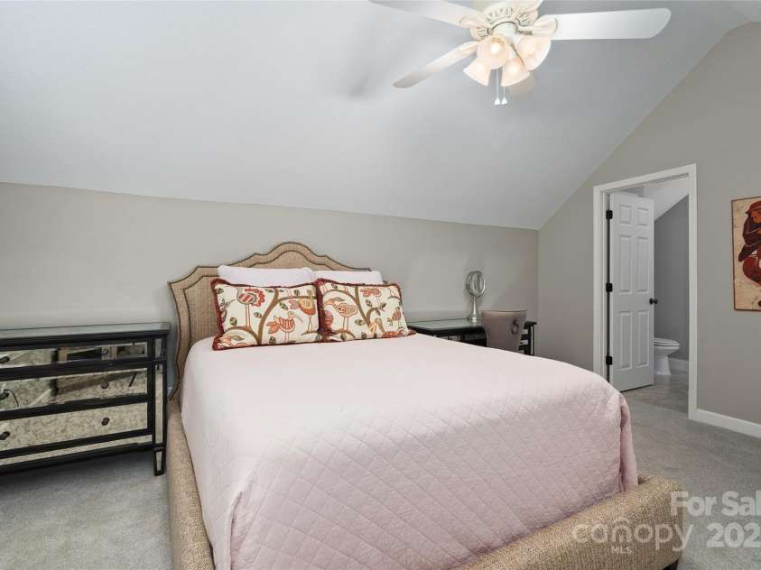 54 Lake Pointe Circle, Hendersonville, NC 28792.  MLS# CAR4323062, YatesRealty ID 1725. Guest en suite