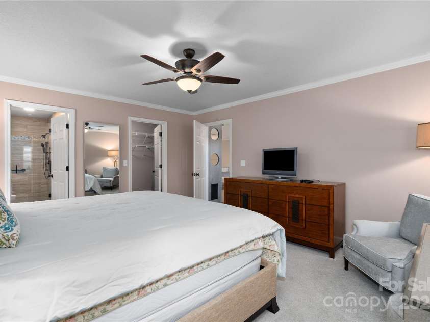 54 Lake Pointe Circle, Hendersonville, NC 28792.  MLS# CAR4323062, YatesRealty ID 1725. Main level primary en suite