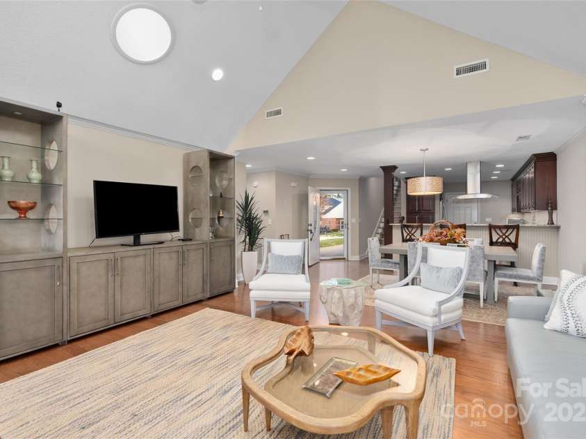 54 Lake Pointe Circle, Hendersonville, NC 28792.  MLS# CAR4323062, YatesRealty ID 1725. Open floor plan perfect for entertaining 