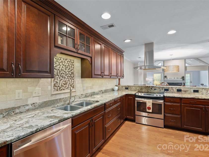 54 Lake Pointe Circle, Hendersonville, NC 28792.  MLS# CAR4323062, YatesRealty ID 1725. Spacious updated kitchen 