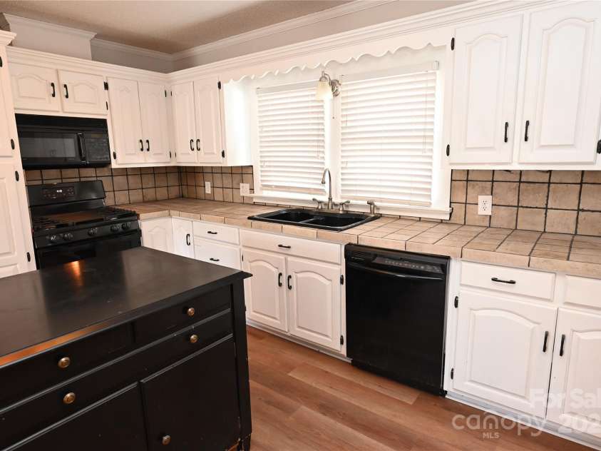 9 11th Avenue, Maiden, NC 28650.  MLS# CAR4212411, YatesRealty ID 1725. 