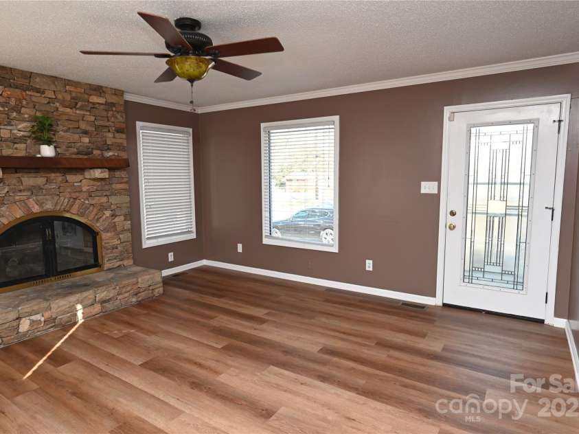9 11th Avenue, Maiden, NC 28650.  MLS# CAR4212411, YatesRealty ID 1725. 