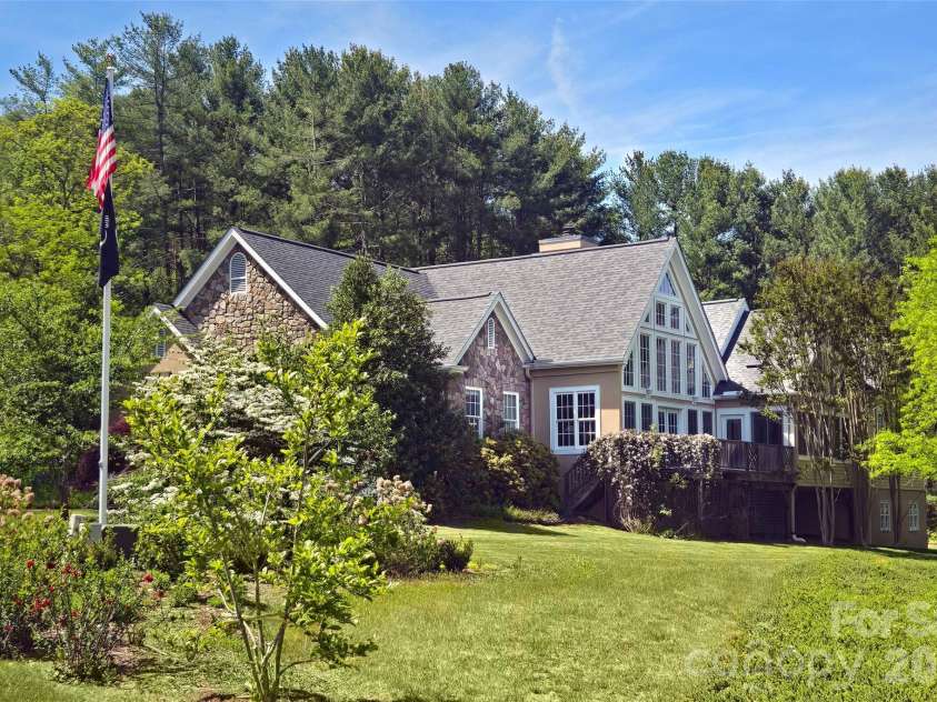 7 Ashley Road, Asheville, NC 28805.  MLS# CAR4370174, YatesRealty ID 17250. Beautiful Presence