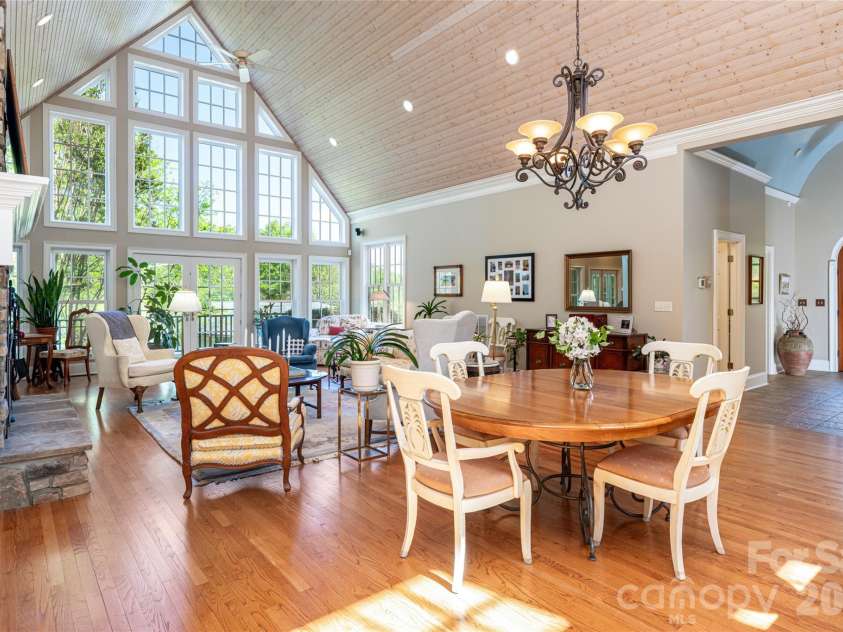7 Ashley Road, Asheville, NC 28805.  MLS# CAR4370174, YatesRealty ID 17250. Cathedral Ceilings
