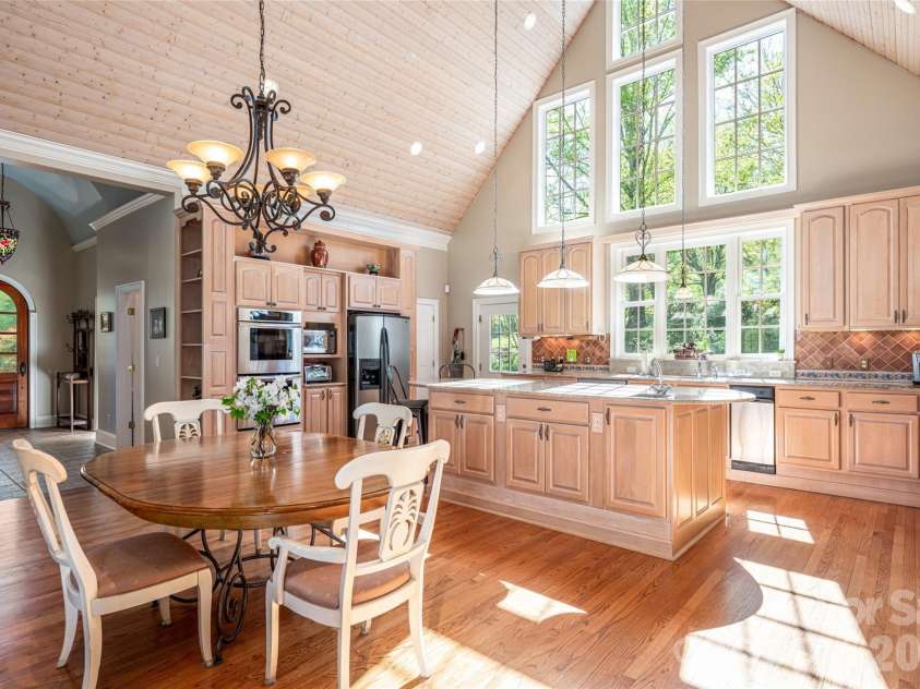 7 Ashley Road, Asheville, NC 28805.  MLS# CAR4370174, YatesRealty ID 17250. Flooded with Light