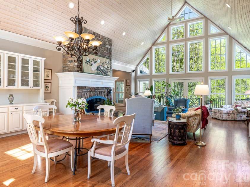 7 Ashley Road, Asheville, NC 28805.  MLS# CAR4370174, YatesRealty ID 17250. Grand Main Room