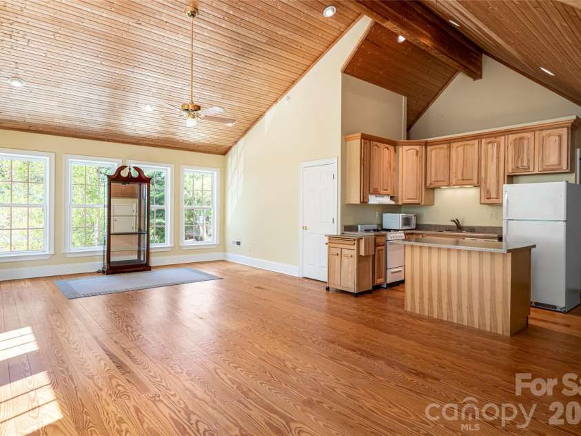 7 Ashley Road, Asheville, NC 28805.  MLS# CAR4370174, YatesRealty ID 17250. Great Separate Living Space