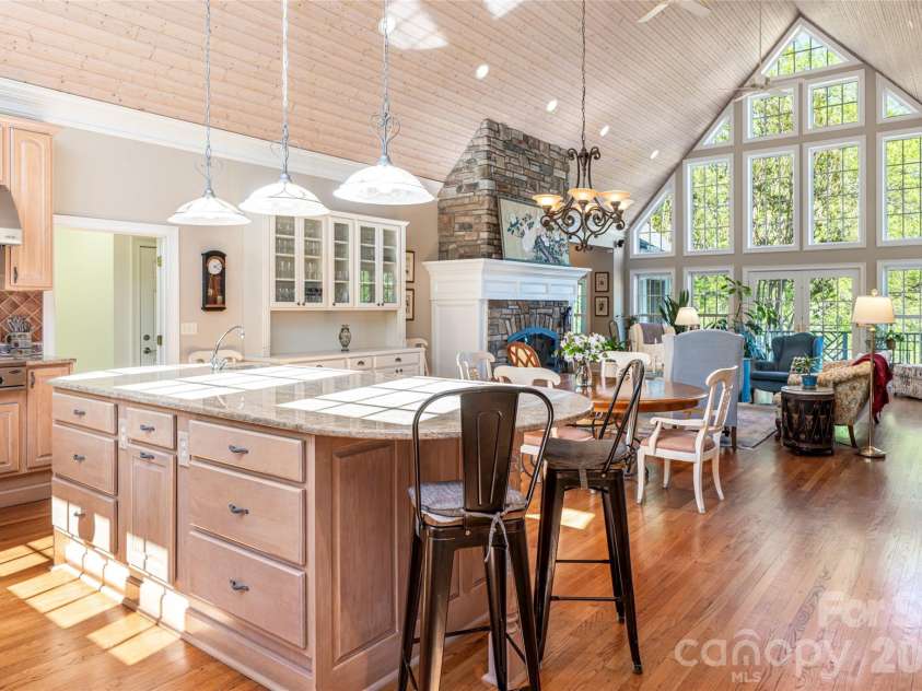 7 Ashley Road, Asheville, NC 28805.  MLS# CAR4370174, YatesRealty ID 17250. Large Island