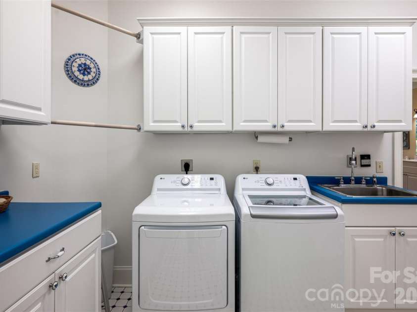 7 Ashley Road, Asheville, NC 28805.  MLS# CAR4370174, YatesRealty ID 17250. Laundry Adjacent to Primary