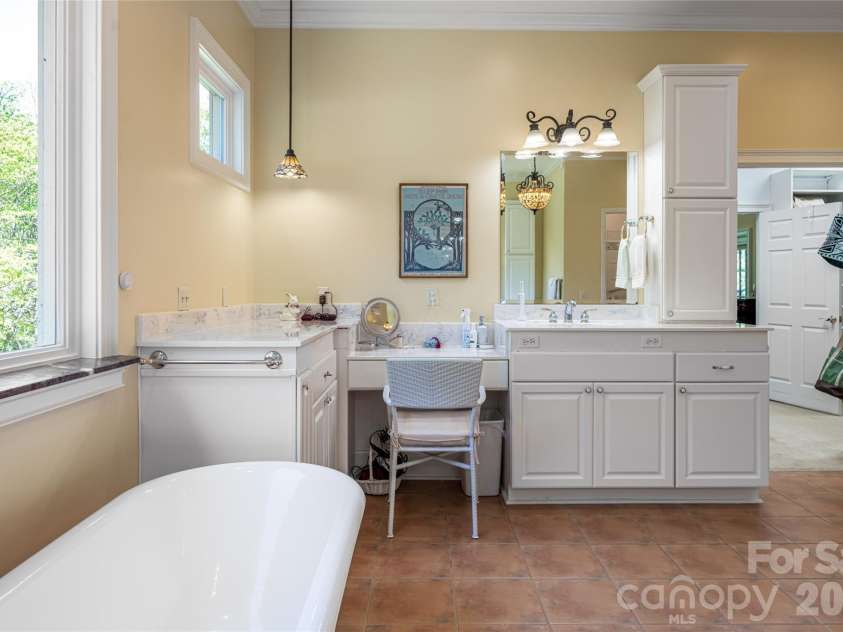 7 Ashley Road, Asheville, NC 28805.  MLS# CAR4370174, YatesRealty ID 17250. Make Up Area
