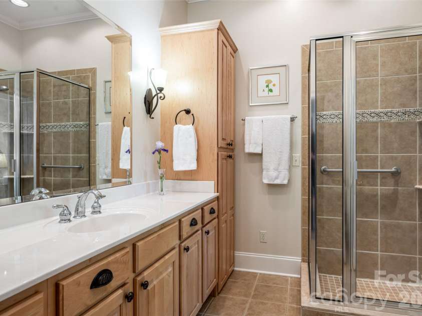 7 Ashley Road, Asheville, NC 28805.  MLS# CAR4370174, YatesRealty ID 17250. One of two Guest Baths