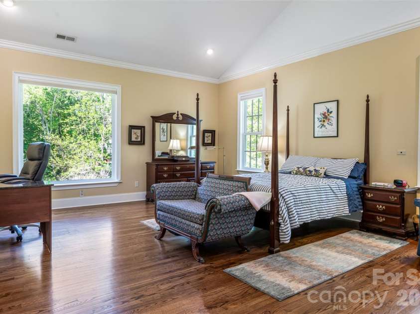 7 Ashley Road, Asheville, NC 28805.  MLS# CAR4370174, YatesRealty ID 17250. Primary Suite