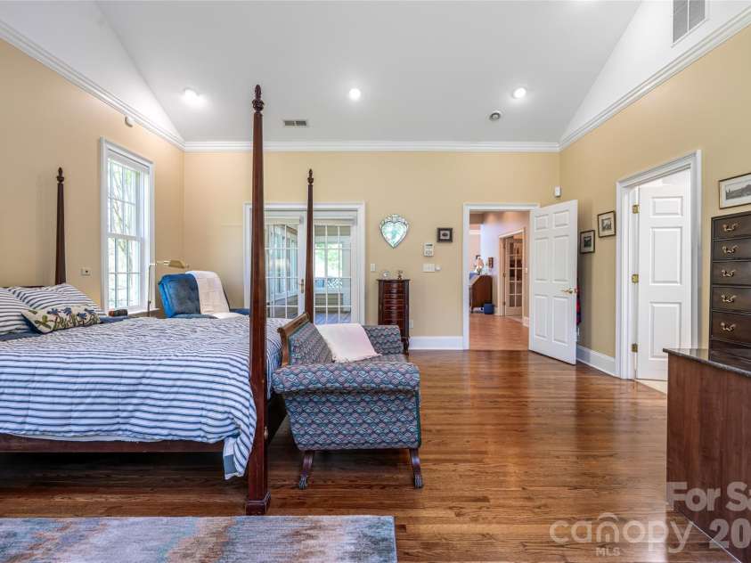 7 Ashley Road, Asheville, NC 28805.  MLS# CAR4370174, YatesRealty ID 17250. Tons of Light